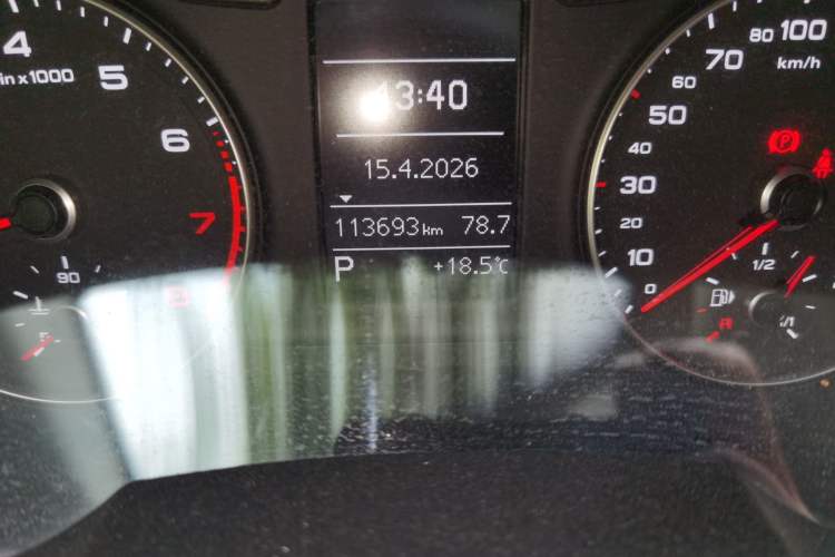 Used Audi Q3 2015 35 TFSI Comfort Model Odometer Close Up