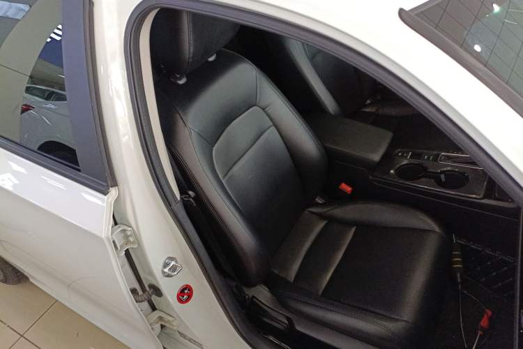 Used Honda Civic 2022 240TURBO CVT Dynamic Edition Right Front Seat