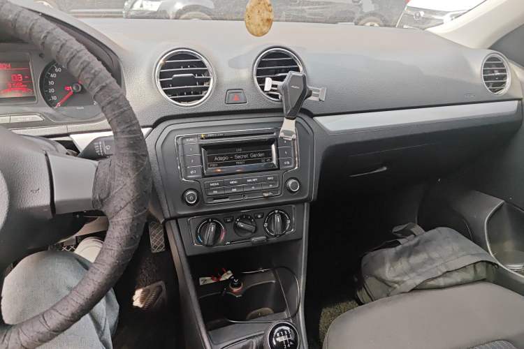 Used Volkswagen Jetta 2015 Zhuihui Edition 1.6L Manual Comfort Model
