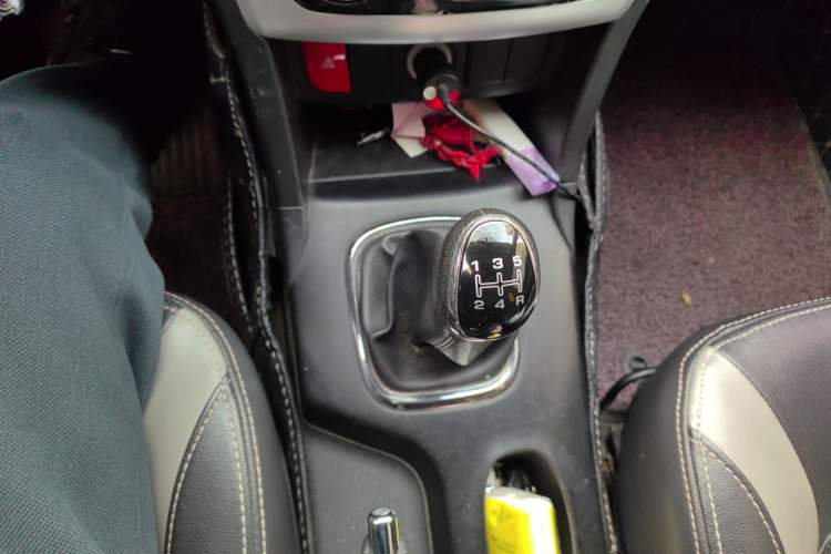 Used HYOSOW H3 2015 1.5L manual Comfort trim level Gear Lever