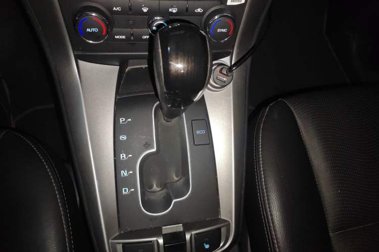 Used Chevrolet Captiva 2015 2.4L 4x4 Flagship Edition 7-Seater
