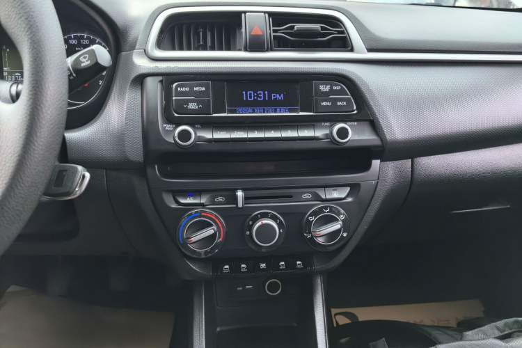 Used Hyundai Verna (older generation) 2017 1.4L Manual Huancai Edition China V Standard Audio And AC Panel