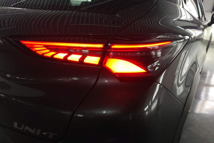 Used CHANGAN UNI-T 2020 1.5T Prestige Version Exterior 3