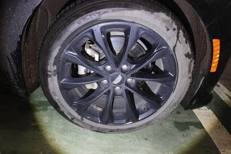 Used Cadillac CT5 2020 Revised Version 28T Luxury Edition Right Front Wheel Hub