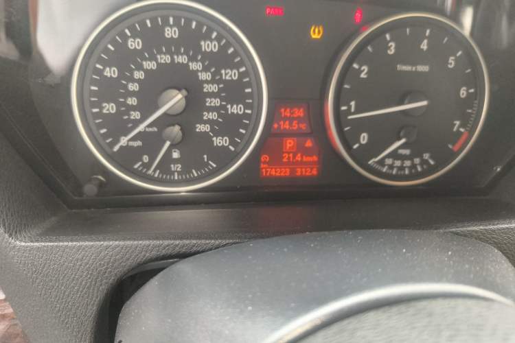 Used BMW X5 2011 xDrive35i Leading Model Odometer Close Up