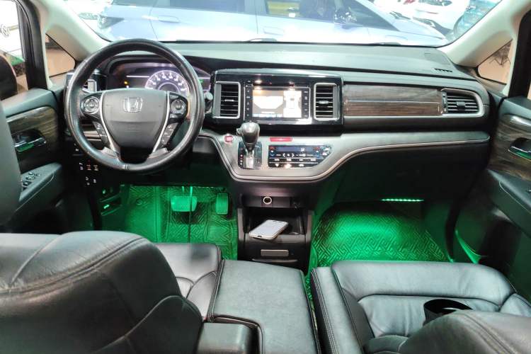 Used Honda Elysion 2016 2.4L Supreme Edition Center Console