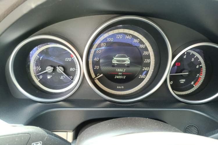 Used Mercedes-Benz E-Class 2015 E 260 L Odometer Close Up