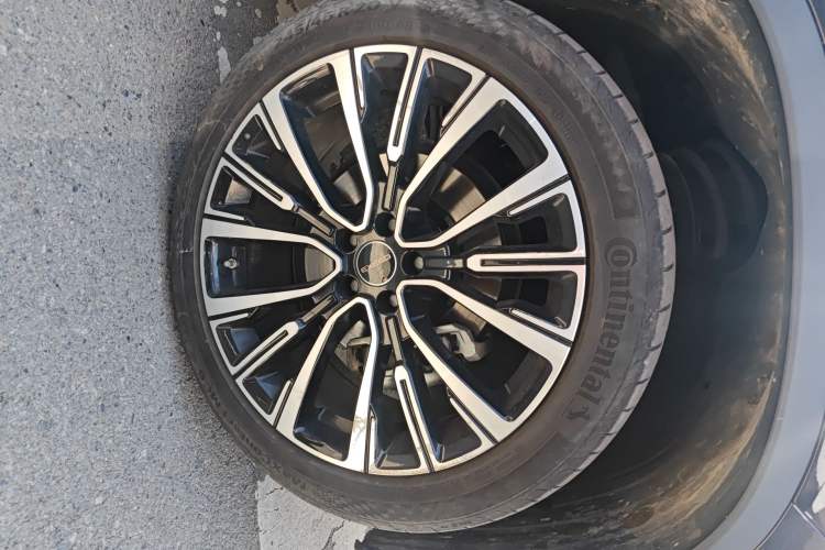 Used EXEED Lingyun 2023 400T Two-Wheel Drive StarRui Pro Edition Right Front Wheel Hub