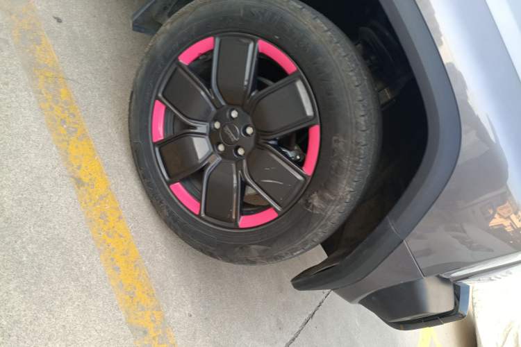 Used iCAR 03T 2024 520km Two-Wheel Drive Long-Range Version Right Front Wheel Hub