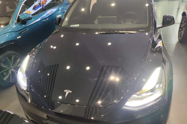 Used Tesla Model Y 2022 Long-Range All-Wheel-Drive Version