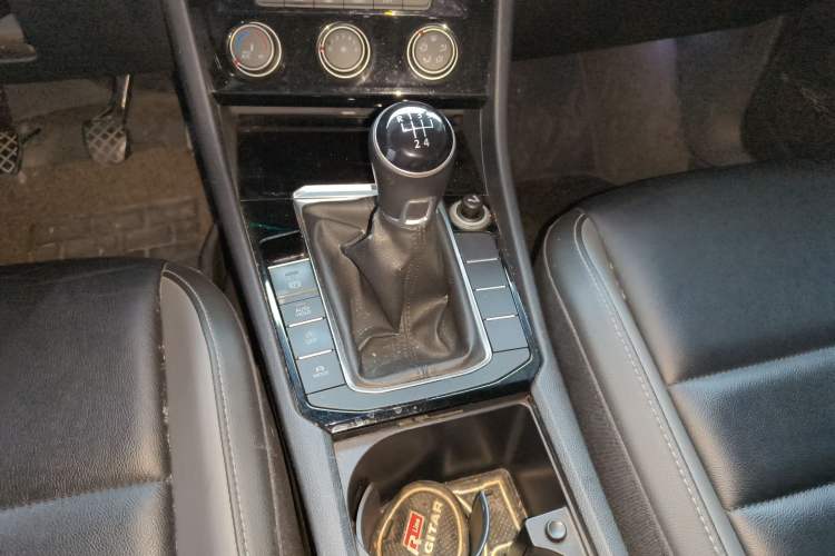 Used Volkswagen Sagitar 2019 200TSI Manual Comfort Version China VI Standard