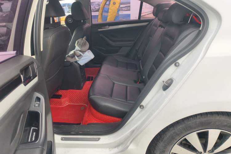 Used Volkswagen Sagitar 2017 230TSI Automatic Comfort Version
