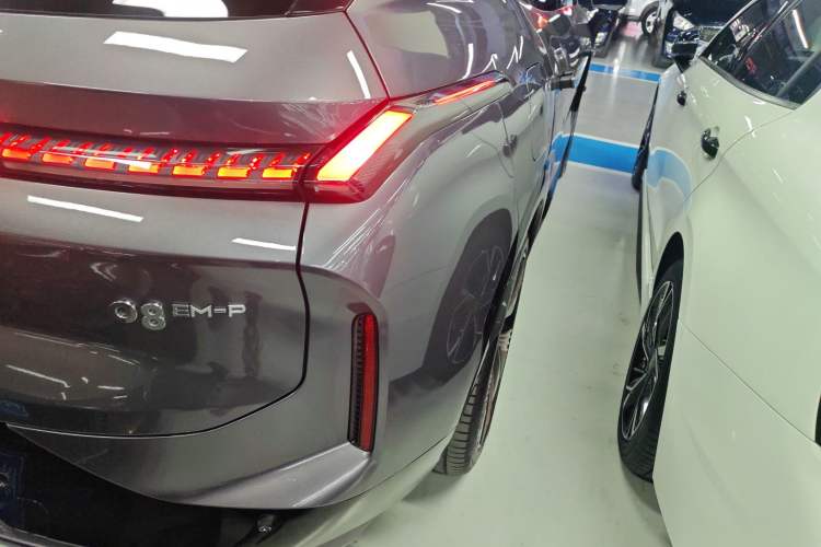 Used Lynk & Co 08 EM-P 2023 220 km Limited-Time Edition
