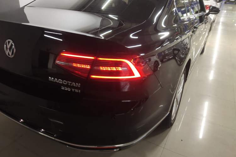 Used Volkswagen Magotan 2019 330TSI DSG Luxury Version China VI Standard Right Rear Taillight