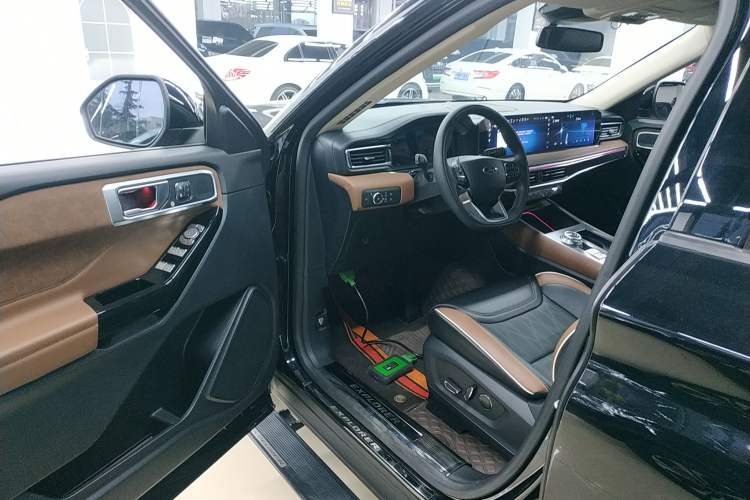 Used Ford Explorer 2023 EcoBoost 285 Four-Wheel Drive Titanium Edition 6 Seats