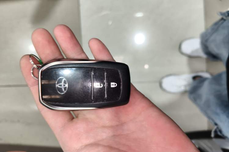 Used Toyota Highlander 2015 2.0T Four-Wheel Drive Luxury Edition 7-Seater Vehicle Key