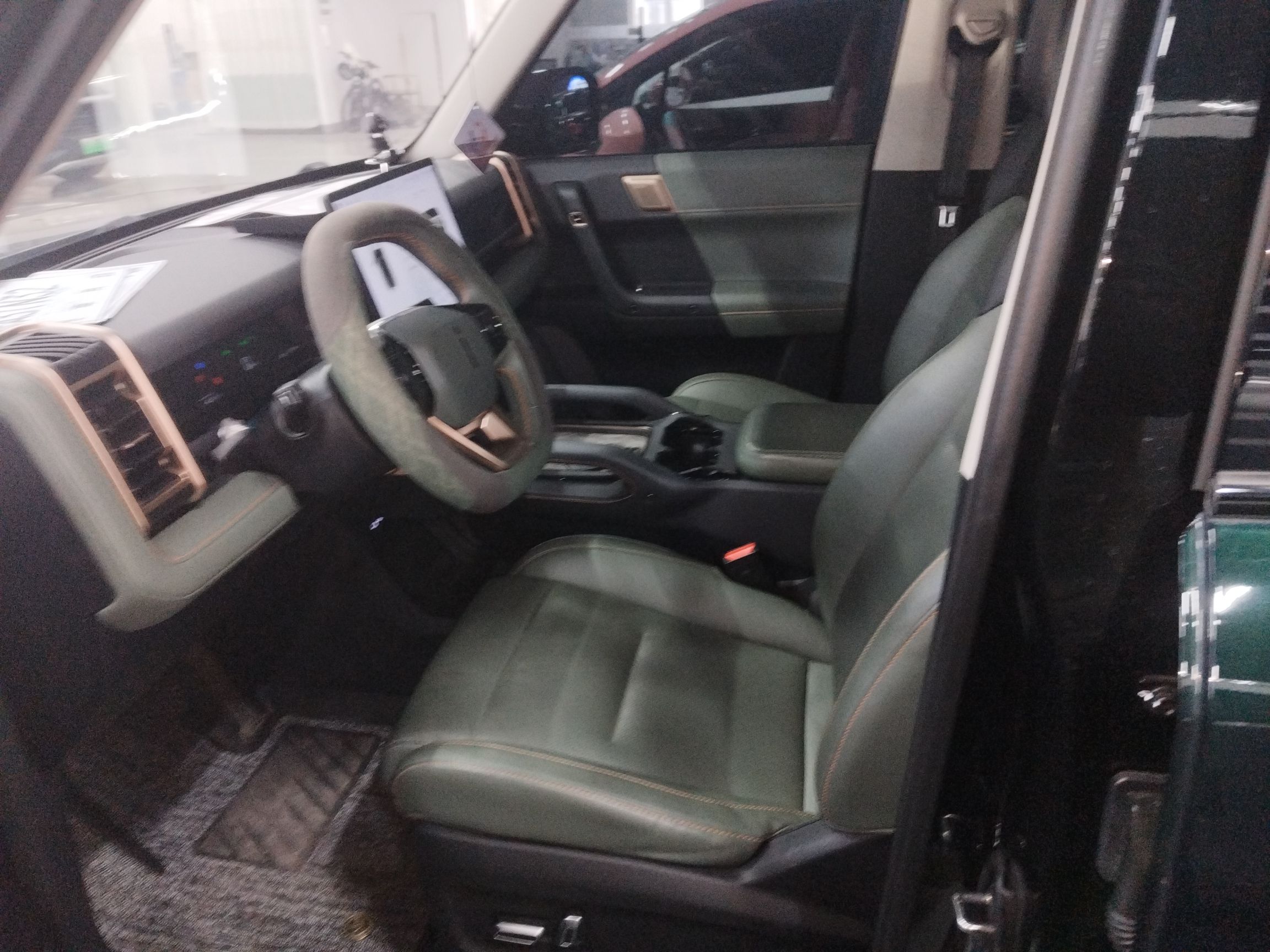 المقاعد الأمامية داخل السيارة