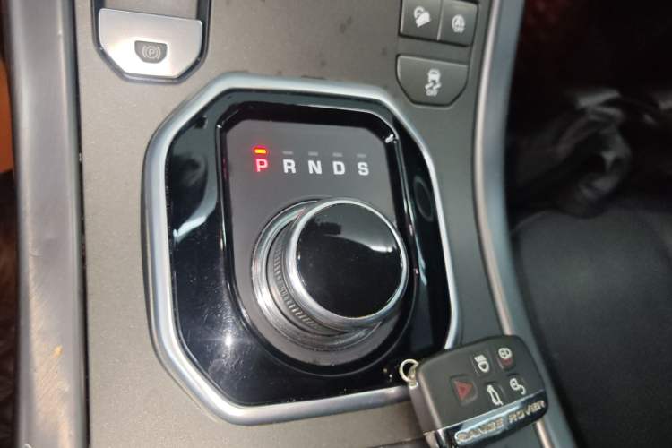 Used Land Rover Range Evoque 2018 240 PS Dream Lotus Lake Blue Limited Edition Gear Lever