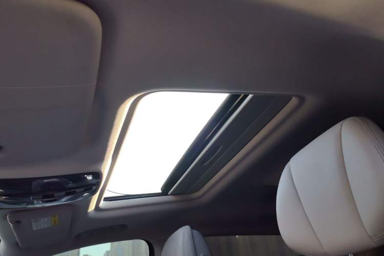 Used Roewe iMAX8 2022 400TGI Prestige Edition
