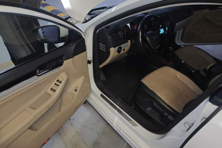 Used Volkswagen Sagitar 2015 1.6L Automatic Comfort Model