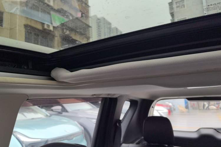 Used Nissan Livina 2013 1.6XL CVT Luxury Edition Headliner