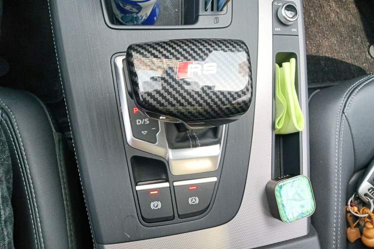 Used Audi Q5L 2022 40T Fashionable and Elegant Model Gear Lever