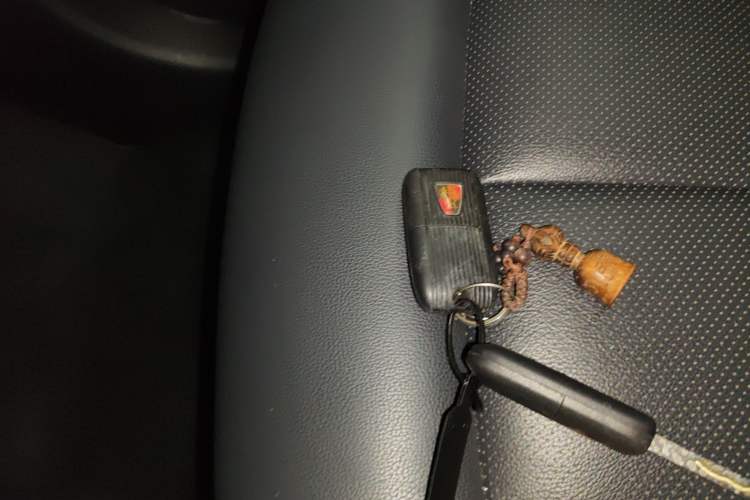 Used Roewe RX5 2018 20T Two-Wheel Drive Automatic Internet Smart Luxury Edition Vehicle Key