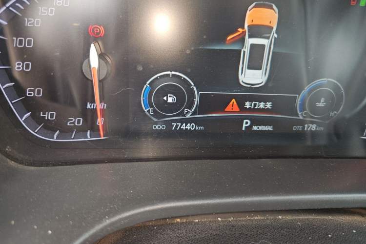 Used CHANGAN CS75 2018 280T Automatic Smart Edition China V-standard Odometer Close Up