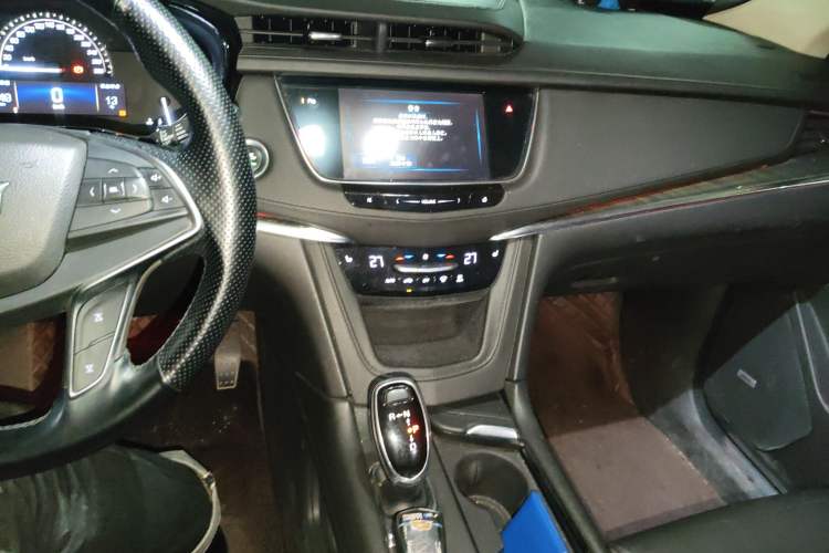 Used Cadillac XT5 2017 Anniversary Edition 25T Luxury Model Audio And AC Panel