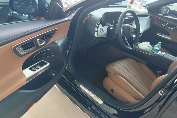 Used Mercedes-Benz E-Class 2025 Facelift E 300 L Fashion Edition
