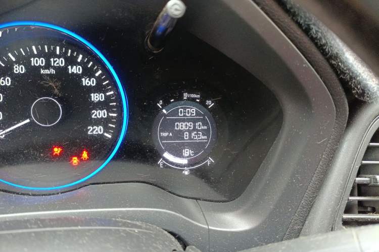 Used Honda Vezel 2015 1.5L CVT two-wheel drive Comfort trim Odometer Close Up