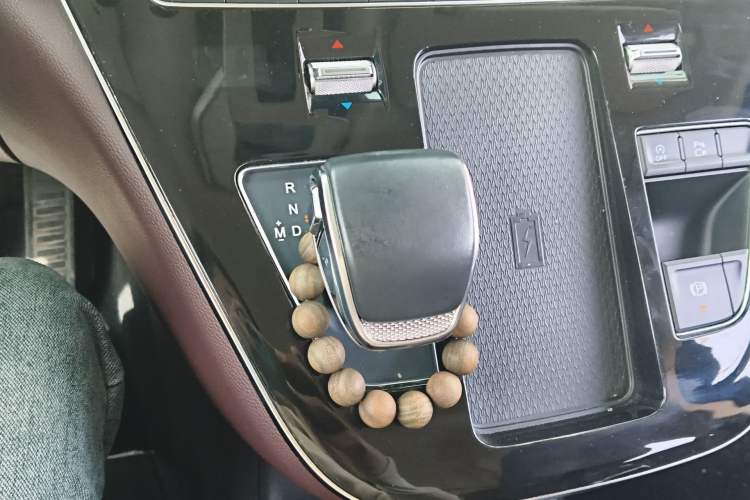 Used Hongqi HQ9 2023 2.0T Smart Connect Flagship Edition Gear Lever