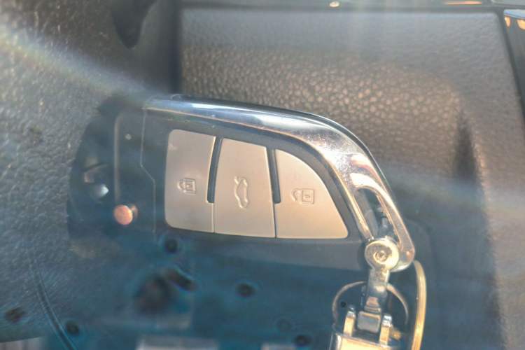 Used Volkswagen C-TREK 2017 1.6L Automatic Luxury Model Vehicle Key