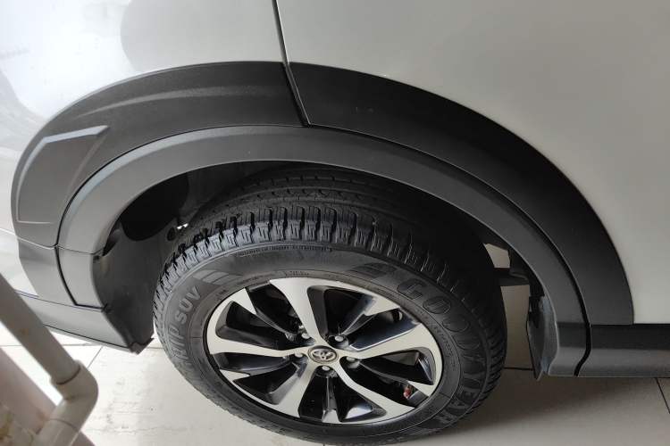 Used Toyota RAV4 2018 2.0L CVT Two-Wheel Drive Fashion X Edition