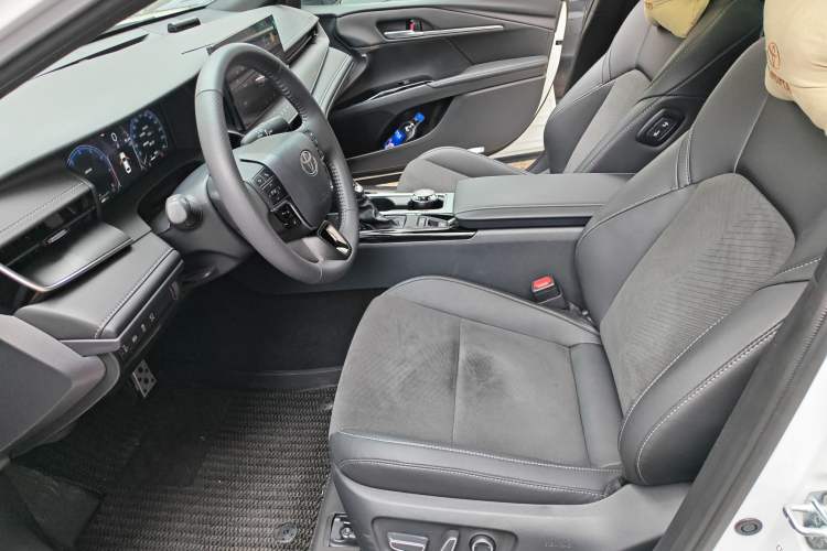 Used Toyota Camry 2026 Model Dual-Engine 2.0HXS Sport Plus Edition
