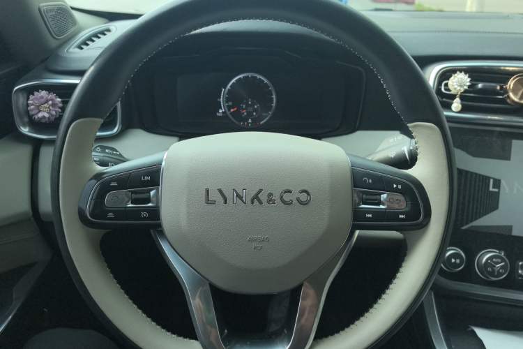 Used Lynk & Co 01 2017 2.0T Two-Wheel Drive Zhaopu Version Steering Wheel