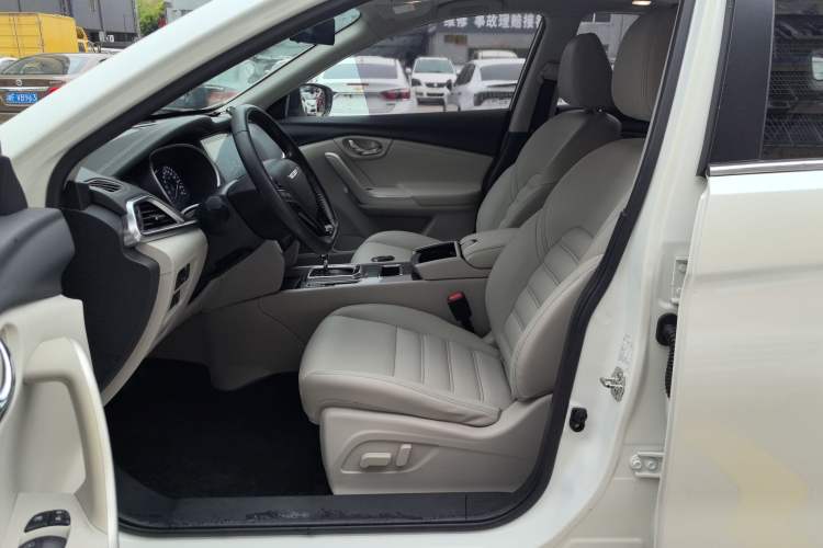 Used Venucia T90 2018 2.0L CVT Smart Connect Luxury Edition China V Standard
