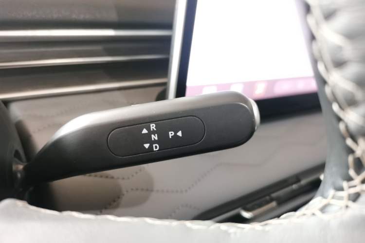 Used Dongfeng NAMMI 01 2024 430 Plus Smart+ Gear Lever