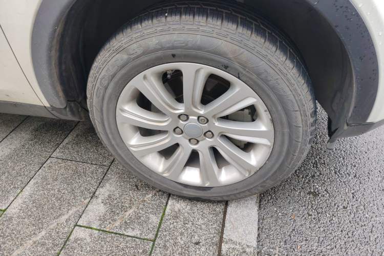 Used Land Rover Discovery Sport 2017 2.0T SE Right Front Wheel Hub