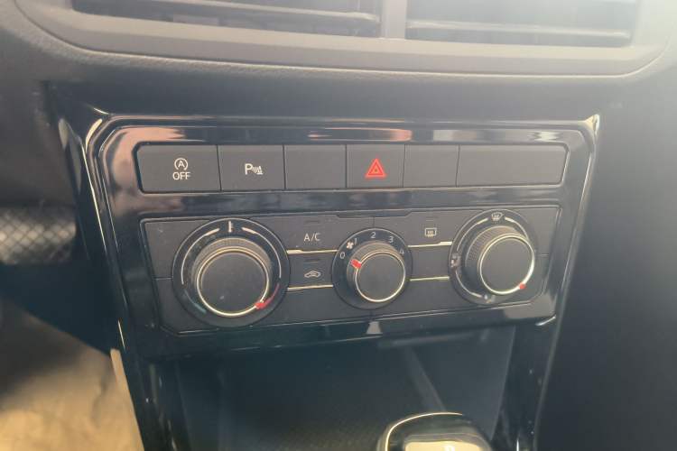 Used Volkswagen Tacqua 2023 200TSI DSG Joy-Connect Edition Audio And AC Panel