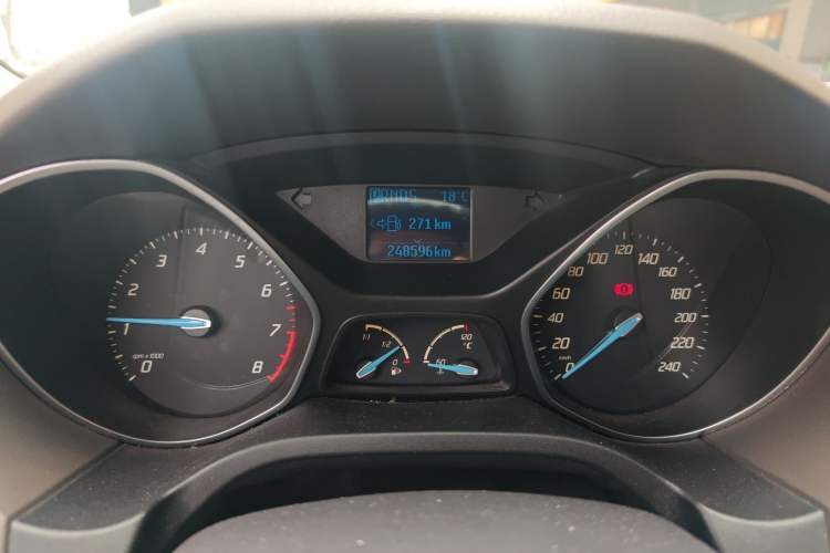 Used Ford Focus 2012 Sedan 1.6L Automatic Fashion Edition