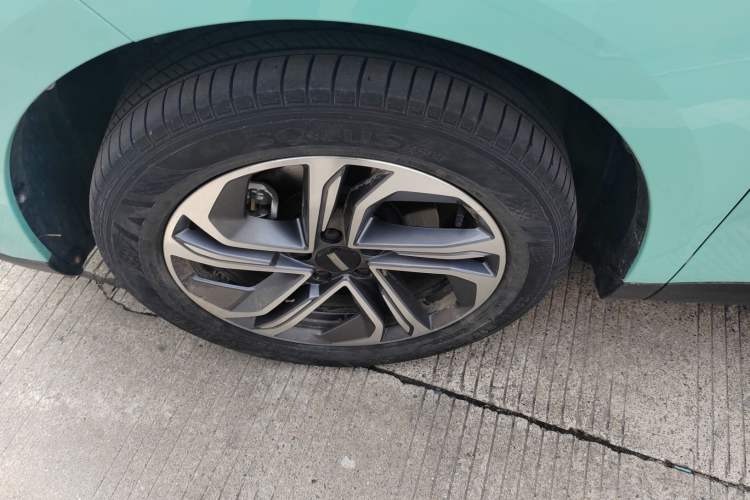 Used Wey Macchiato 2021 1.5L DHT Master Edition Left Front Wheel Hub