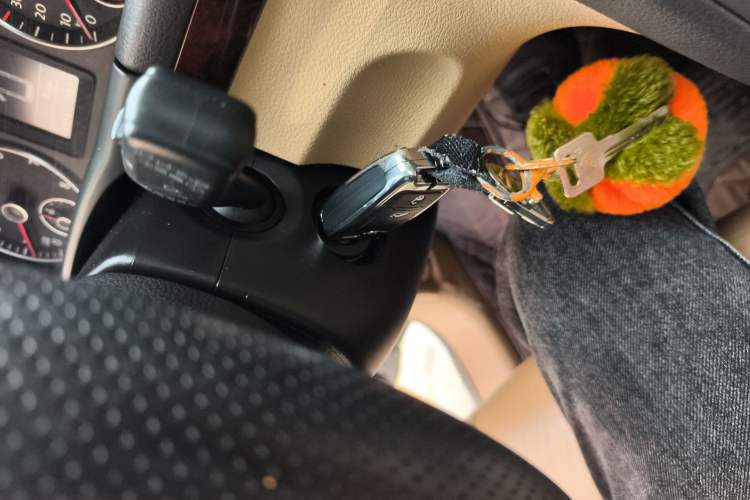 Used Volkswagen Touran 2011 1.4T DSG ZhiZhen Edition 5 Seats Vehicle Key