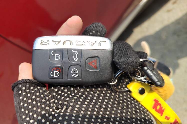 Used Jaguar F-PACE 2016 2.0T Two-Wheel-Drive R-Sport Sport Edition Vehicle Key