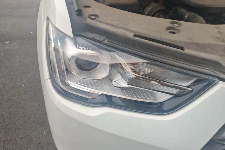 Used Great Wall Poer 2021 2.0T Commercial Version Automatic Diesel Two-Wheel Drive Elite Trim with Long Bed – GW4D20M Right Front Headlight