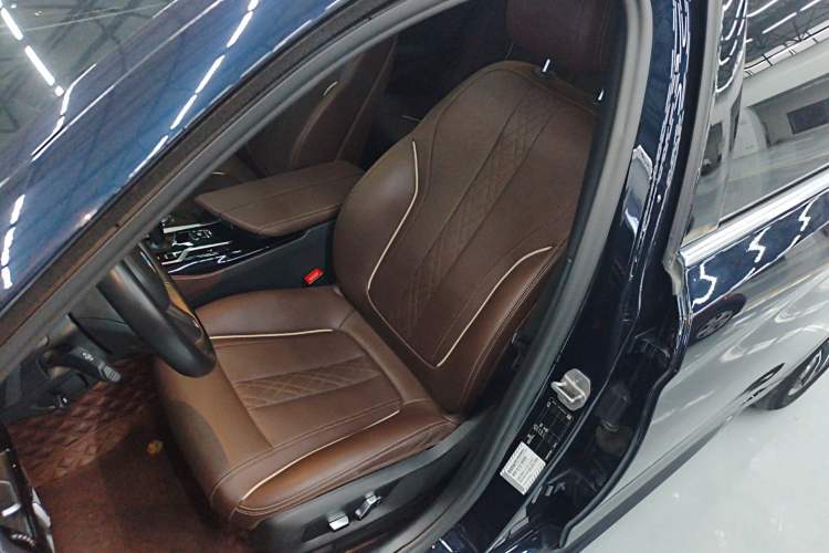 Used BMW 5 Series 2022 Restyled 525Li M Sport Package Left Front Seat