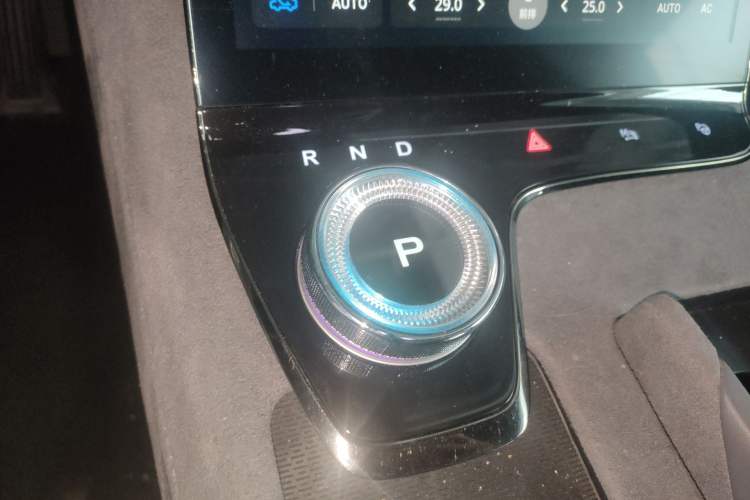 Used VOYAH PASSION 2024 PHEV Four-Wheel Drive Ultra-Long Range Flagship Model
