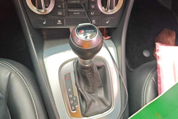 Used Audi Q3 2013 35 TFSI quattro Luxury Model Gear Lever