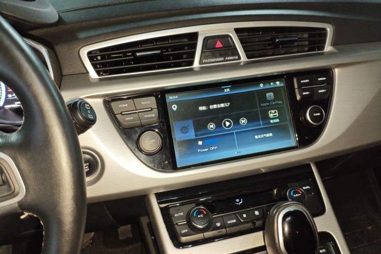 Used Geely Auto Emgrand X7 Sport 2016 1.8TD Automatic Smart Connectivity Version Audio And AC Panel