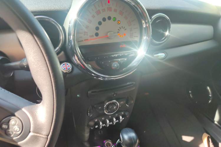 Used MINI MINI 2011 1.6L COOPER Fun